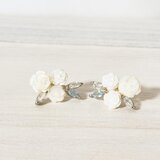 ホワイトフラワーブーケピアス