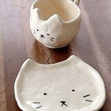 もうすぐ猫の日　猫のマグカップ　小皿の画像