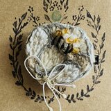 手刺繍ブローチ（白い花）