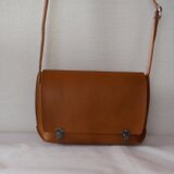 外縫いショルダーバッグ