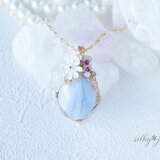 春の装い　ブルーレースのペンダントトップ