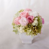 【母の日2023】こんもり盛られたお花がボリューミーな母の日アレンジ