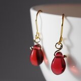 チェコガラスのしずくピアス　インディアンピンクの画像