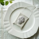 クロス刺繍のスクエアネックレス②