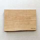 天然木の角皿 Mサイズ _サクラ（水や油の染み込みを防ぐ撥水加工）の画像