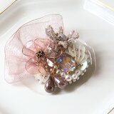 オーガンジーリボンとビーズ刺繡のブローチ・ピンク