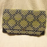 津軽こぎん刺しで仕立てたシンプルな長財布　紺×ベージュ、クリーム