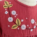 size90cm刺繍チュニックワンピース 赤くて小さい花の刺繍　