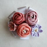 つまみ細工・玉バラのコサージュ