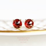 モザンピーク産ガーネットのローズカットピアス ｜6mm 14Kgf｜１月誕生石