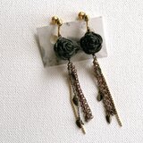 rose×chainイヤリング(black)の画像