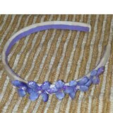 紫の花のカチューシャ