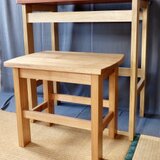 小さい机と椅子