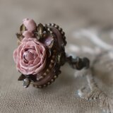 Pompadour　ポンパドゥール　　ロココピンクのバラの指輪　　　