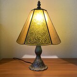 アラベスク模様のイエローランプの画像