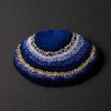 貝ブローチ　ラピスラズリ