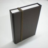 タトウ（茶）ハガキサイズ（アートレザークロス）