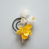 繭のコサージュ　シロバナタンポポとナノハナ