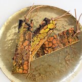 ハロウィンカラー☆　手染めの革の栞　エナメルアートレザー　☆一点もののレザーブックマーク☆