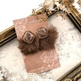大人かわいい ニュアンスネイル風のファーピアス（ダークブラウン）