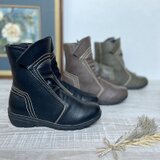 【SALE中】これぞ大人のカジュアルブーツ　ステッチ　シャーリングデザイン　8090の画像