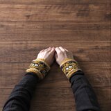 ギフトにおすすめ＊ちょうちょ柄シェトランドウールのアームウォーマー