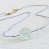 ライラックカラーのシルク糸のネックレス（フローライト）