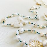 クリスマスツリーみたいなグリーンのシルク糸のネックレス