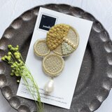 幾何学模様の刺繍ブローチ（ミモザイエロー）【受注制作】