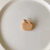 【受注制作 】木のブローチ / 編む羊 / メイプルorカエデ【ご注文から１ヶ月以内にお届け】の画像