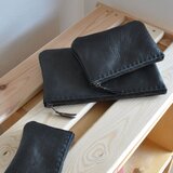 ジップポーチ（ フルベジタブルタンニングレザー ）Mサイズ　ブラック