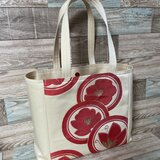 帯バッグ　薄いクリーム色に赤模様