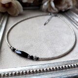 漆黒カットライス型ビーズとシルバー色のチョーカー
