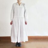 ギャザーたっぷり*リネンのエプロンワンピース(紐調整タイプ)