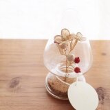 ガラスドームの刺繍フラワー ベージュ×赤色