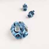 紫陽花の紙ブローチ　ブルー×シルバーの爽やかな軽いアクセサリー　母の日・誕生日プレゼントにもの画像