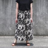 ノルディック調フラワー　綿麻ギャザースカート（モノトーン フラワー）リネン 麻 ロング マキシ ポケット 白黒 生成り