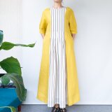 タンポポイエローのゆったりマキシドレス【イエローリネン×ストライプ・マキシ丈・ドロップショルダー】の画像