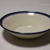呉須で縁取りした深めのサラダ皿（大）の画像