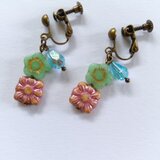 チェコビーズで作った浴衣にも合いそうなイヤリング