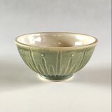 しのぎ手緑釉茶碗の画像