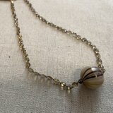 ベネチアンガラスの吹きガラスと　スモーキークヲーツのネックレス