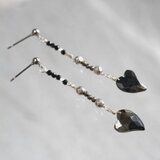 svart og pýrít heart earring：天然石パイライト/ブラックスピネル/シルバー　ピアス　黒の画像