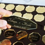 ゲスト参加型 結婚証明書【ゴールドネームプレート】／名入れ対応・木製・アクリルカバー付きの画像