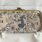 点と線模様　ウサギ　シンプル　親子がま口長財布　の画像
