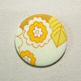 東欧のヴィンテージファブリック缶バッジ　i006