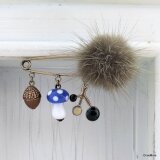 ミンクファー付き森のブローチ（きのこ＆どんぐり）