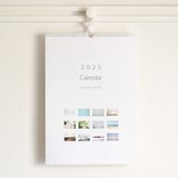 季節の壁掛けカレンダー2025