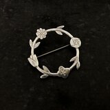 花の環のブローチの画像