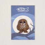 木のブローチ フクロウの画像